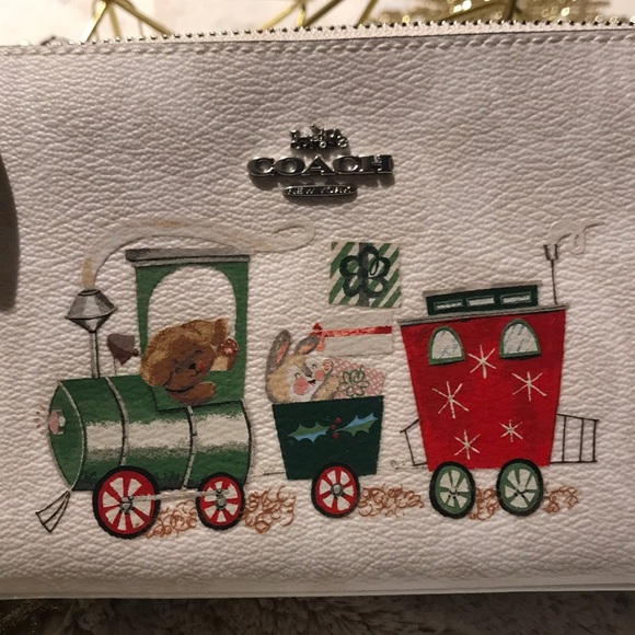 Coach white multi with a Christmas 🚂 beautiful 🎁 - Picture 10 of 13